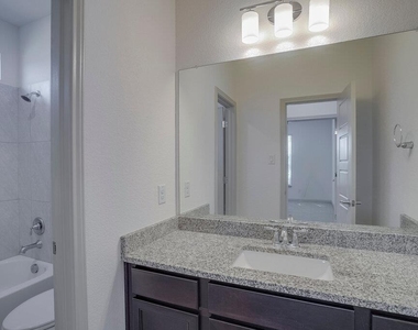 5616 Monrovia Ln - Photo Thumbnail 17
