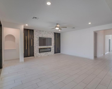 5616 Monrovia Ln - Photo Thumbnail 3