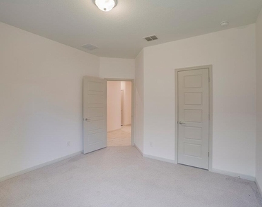 5616 Monrovia Ln - Photo Thumbnail 13