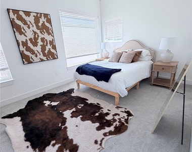 1417 Kramer Ln - Photo Thumbnail 20