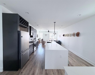 1417 Kramer Ln - Photo Thumbnail 8