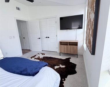 1417 Kramer Ln - Photo Thumbnail 19
