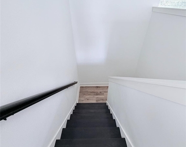1417 Kramer Ln - Photo Thumbnail 6