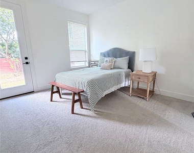 1417 Kramer Ln - Photo Thumbnail 4