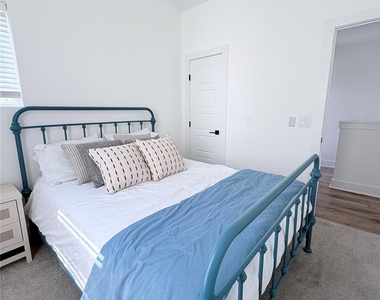 1417 Kramer Ln - Photo Thumbnail 21