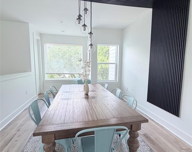 1417 Kramer Ln - Photo Thumbnail 7