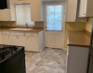 4501 Finley Dr - Photo Thumbnail 3