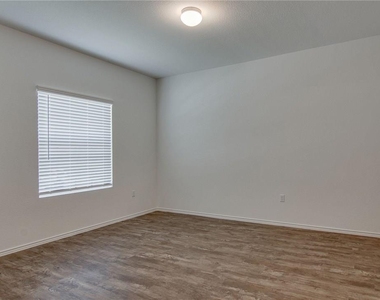 6721 Hartlage St - Photo Thumbnail 4