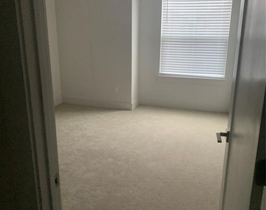1216 Westborough Ln - Photo Thumbnail 3