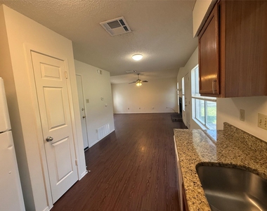 10609 Archdale Dr - Photo Thumbnail 3