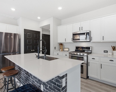 8525 Leroi Dr - Photo Thumbnail 9