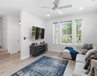 8525 Leroi Dr - Photo Thumbnail 6