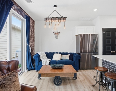 8525 Leroi Dr - Photo Thumbnail 7