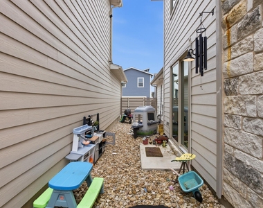 8525 Leroi Dr - Photo Thumbnail 22