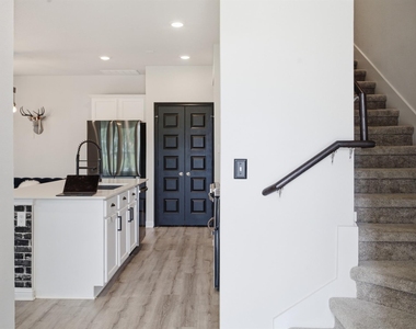 8525 Leroi Dr - Photo Thumbnail 4