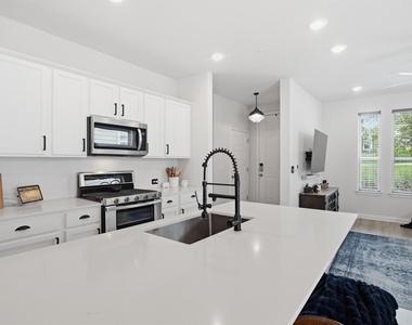 8525 Leroi Dr - Photo Thumbnail 10