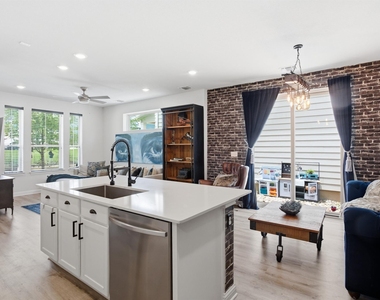 8525 Leroi Dr - Photo Thumbnail 11