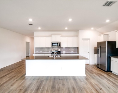 1740 Catahoula Dr - Photo Thumbnail 9