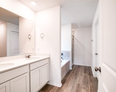 1740 Catahoula Dr - Photo Thumbnail 20