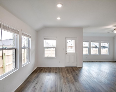 1740 Catahoula Dr - Photo Thumbnail 13