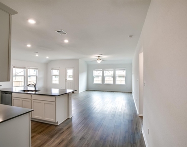 1740 Catahoula Dr - Photo Thumbnail 5