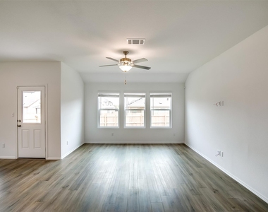 1740 Catahoula Dr - Photo Thumbnail 6
