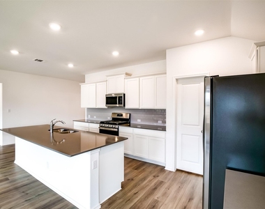1740 Catahoula Dr - Photo Thumbnail 11