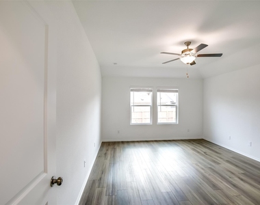1740 Catahoula Dr - Photo Thumbnail 15