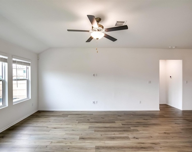 1740 Catahoula Dr - Photo Thumbnail 8