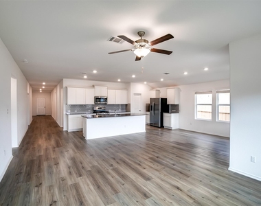 1740 Catahoula Dr - Photo Thumbnail 7