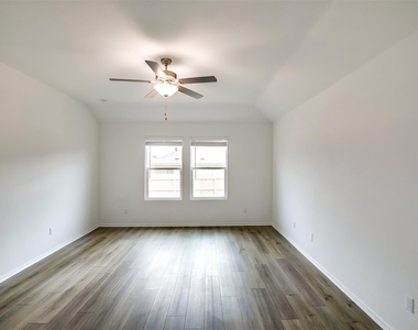 1740 Catahoula Dr - Photo Thumbnail 17