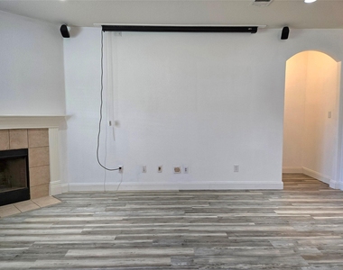 520 Brown Juniper Way - Photo Thumbnail 7