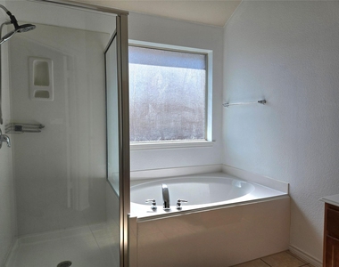 520 Brown Juniper Way - Photo Thumbnail 11