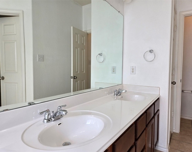 520 Brown Juniper Way - Photo Thumbnail 12