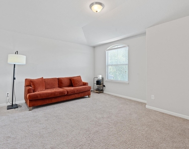 307 Parkside Dr - Photo Thumbnail 16