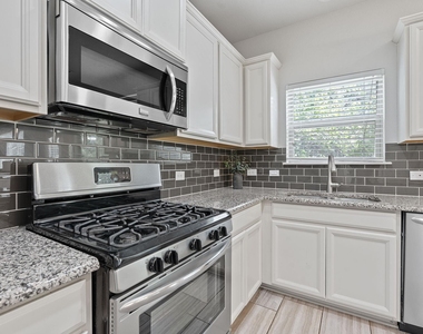 307 Parkside Dr - Photo Thumbnail 15