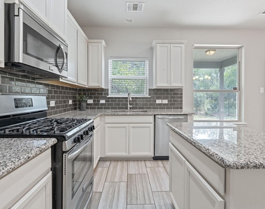 307 Parkside Dr - Photo Thumbnail 14