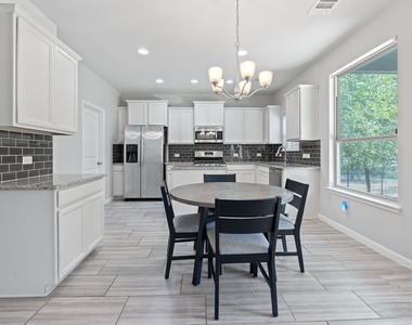 307 Parkside Dr - Photo Thumbnail 1