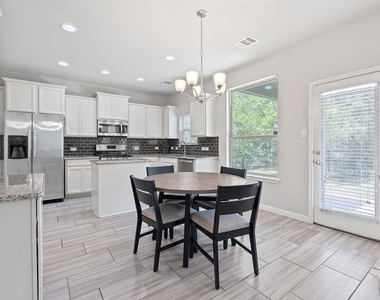 307 Parkside Dr - Photo Thumbnail 6