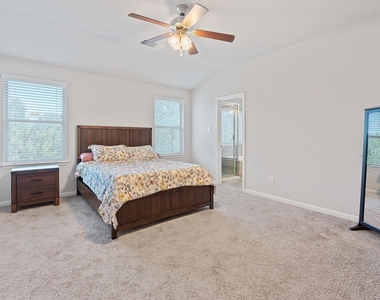 307 Parkside Dr - Photo Thumbnail 3