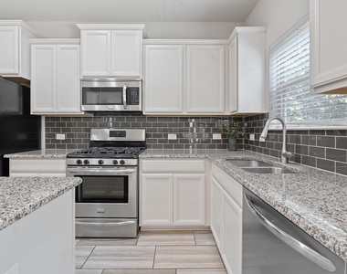 307 Parkside Dr - Photo Thumbnail 10