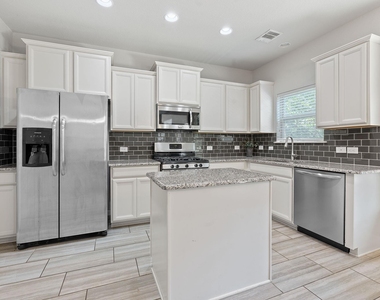 307 Parkside Dr - Photo Thumbnail 5