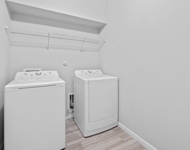 307 Parkside Dr - Photo Thumbnail 27