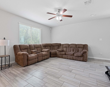 307 Parkside Dr - Photo Thumbnail 11
