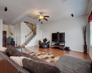 15104 Fernhill Dr - Photo Thumbnail 8