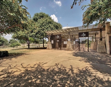 15104 Fernhill Dr - Photo Thumbnail 20