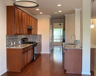 15104 Fernhill Dr - Photo Thumbnail 7