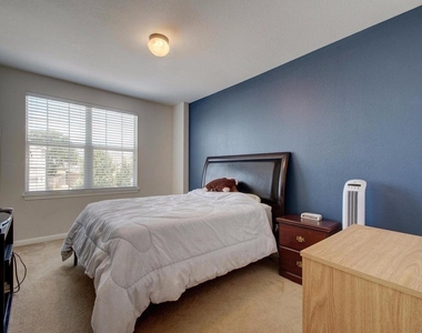 15104 Fernhill Dr - Photo Thumbnail 14