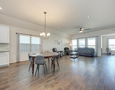 136 Finley St - Photo Thumbnail 11