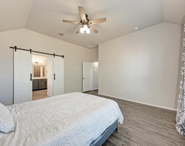 136 Finley St - Photo Thumbnail 18